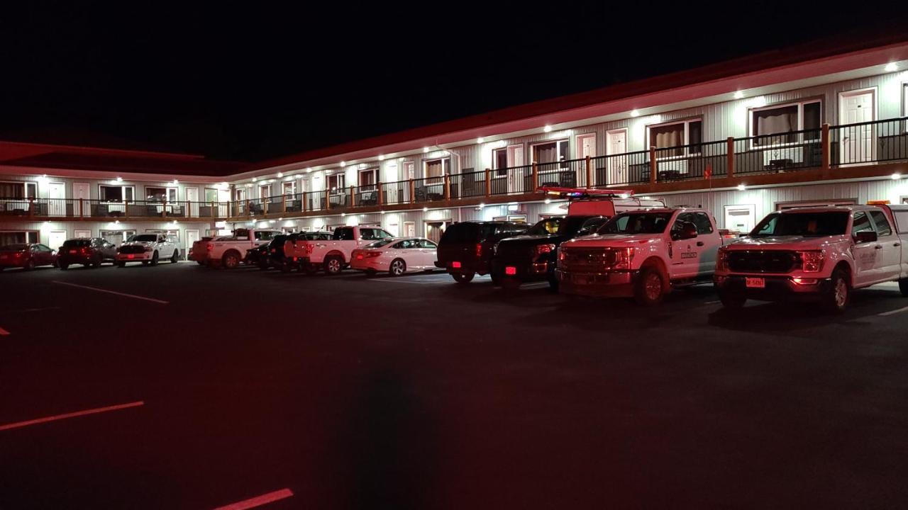 Outdoorsman Motel Wawa Esterno foto