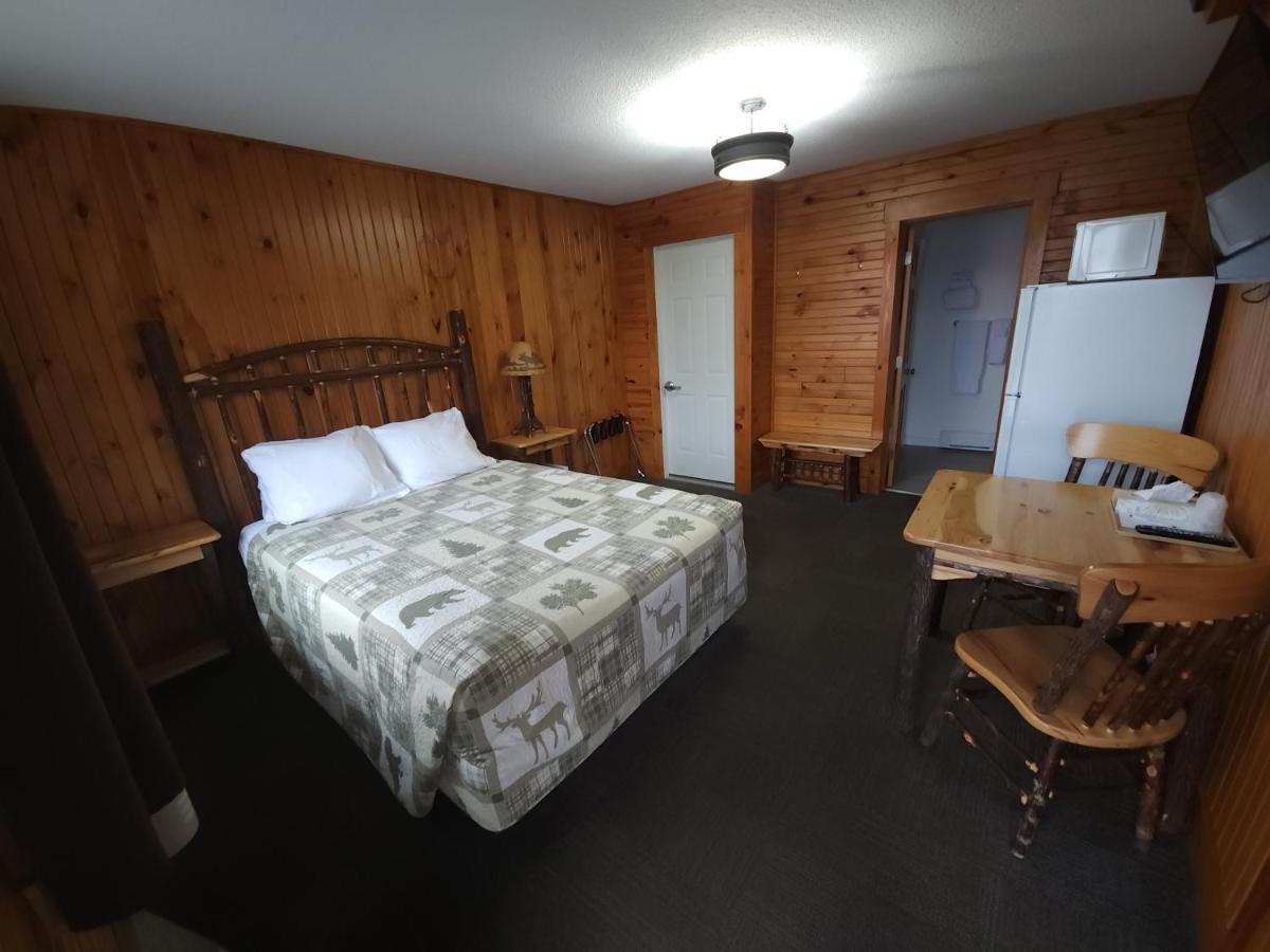 Outdoorsman Motel Wawa Esterno foto