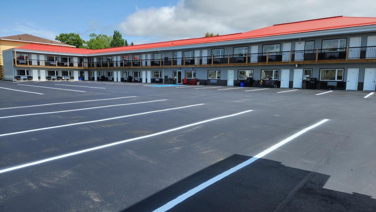 Outdoorsman Motel Wawa Esterno foto